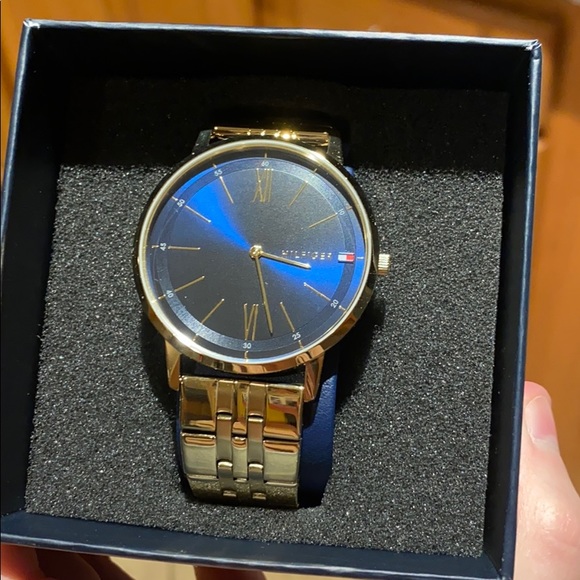 Tommy Hilfiger Gold and Blue Watch BRAND NEW - Picture 2 of 7